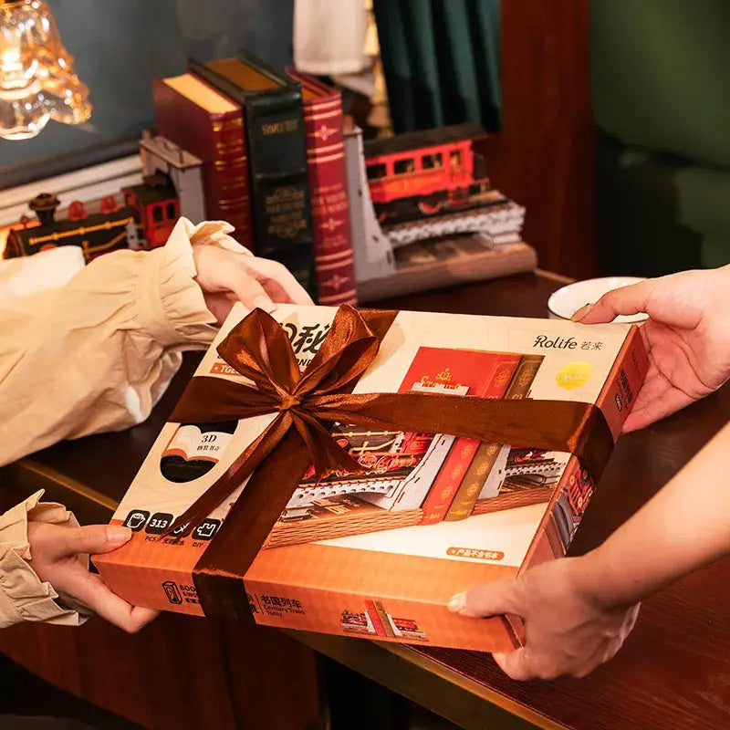 Century Train - Book Nook - Holz Wunder